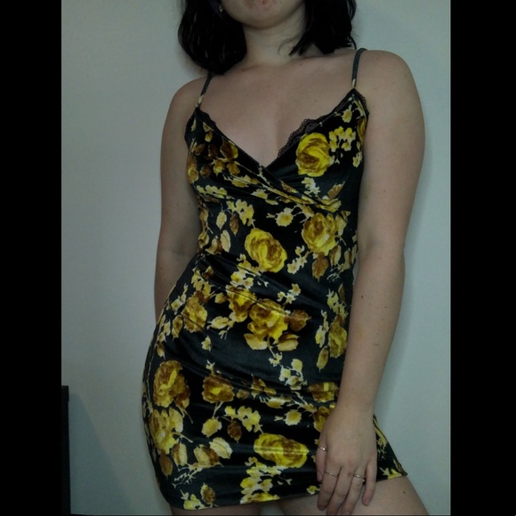 Dresses & Skirts - body con dress